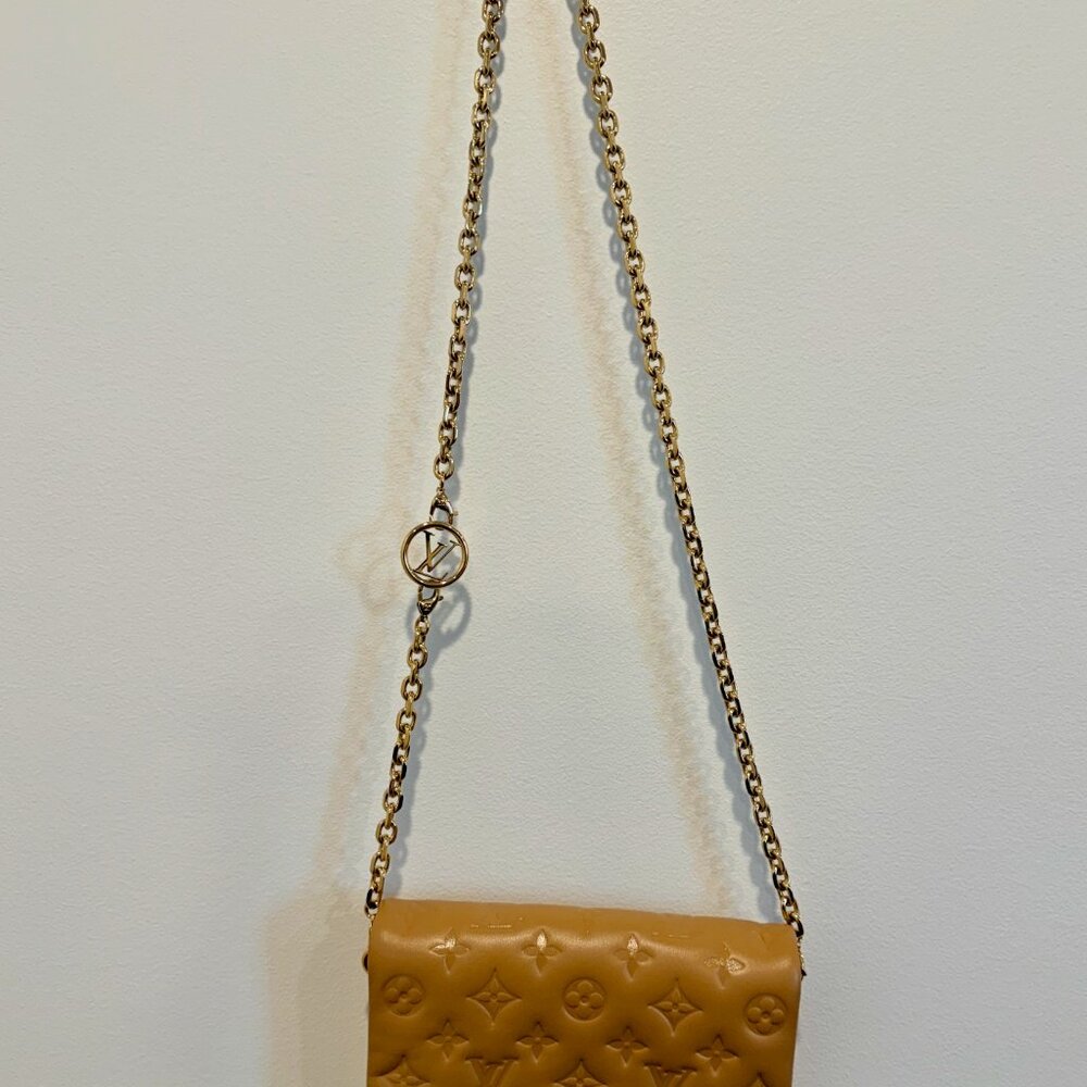 Louis Vuitton Coussin Pochette – Monogram Lambskin Chain Bag in Camel - Picture 4 of 9
